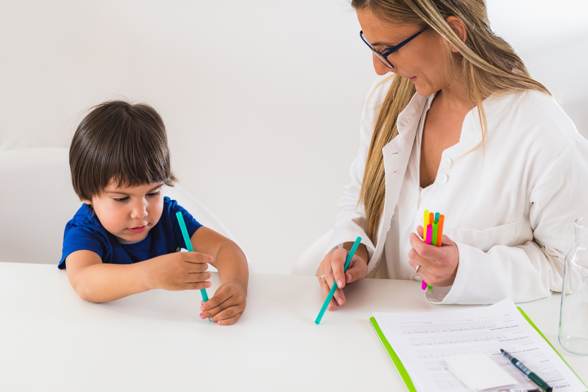 Child psychology, preschooler doing logic tests